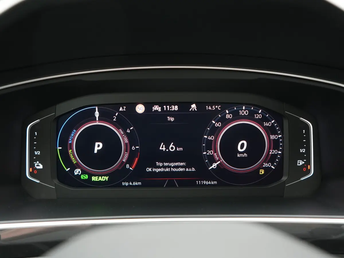 1.4 TSI eHybrid PHEV 245pk Dealer O.H. | SOH 92,8% | Trekhaak Af Fabriek | Panodak | Adaptive Cruise | Sportstoelen & Stuur Verwarmd | Sfeerverlichting | BLIS | Apple Carplay | Navigatie | D