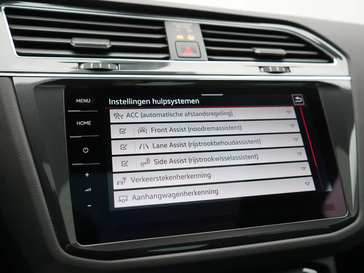 1.4 TSI eHybrid PHEV 245pk Dealer O.H. | SOH 92,8% | Trekhaak Af Fabriek | Panodak | Adaptive Cruise | Sportstoelen & Stuur Verwarmd | Sfeerverlichting | BLIS | Apple Carplay | Navigatie | D