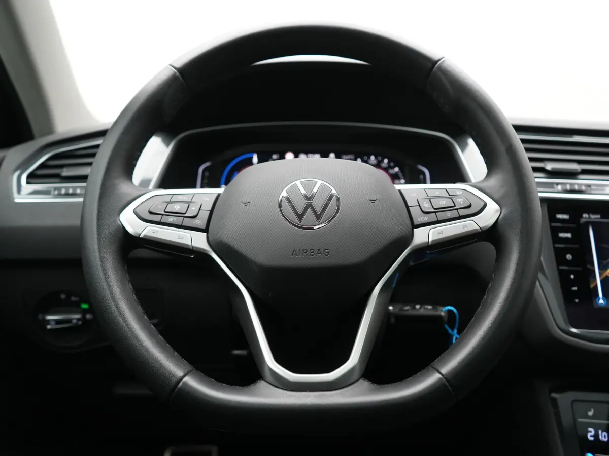 1.4 TSI eHybrid PHEV 245pk Dealer O.H. | SOH 92,8% | Trekhaak Af Fabriek | Panodak | Adaptive Cruise | Sportstoelen & Stuur Verwarmd | Sfeerverlichting | BLIS | Apple Carplay | Navigatie | D