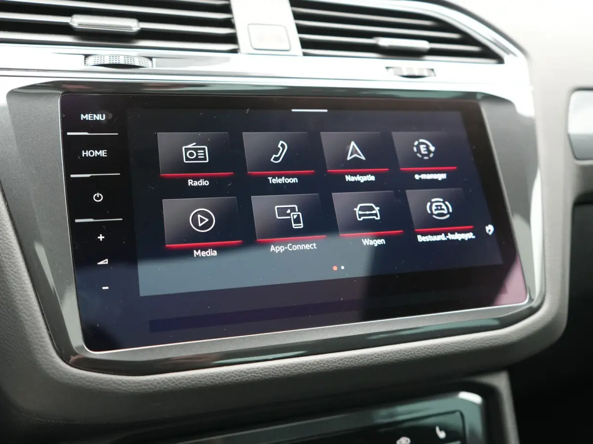 1.4 TSI eHybrid PHEV 245pk Dealer O.H. | SOH 92,8% | Trekhaak Af Fabriek | Panodak | Adaptive Cruise | Sportstoelen & Stuur Verwarmd | Sfeerverlichting | BLIS | Apple Carplay | Navigatie | D