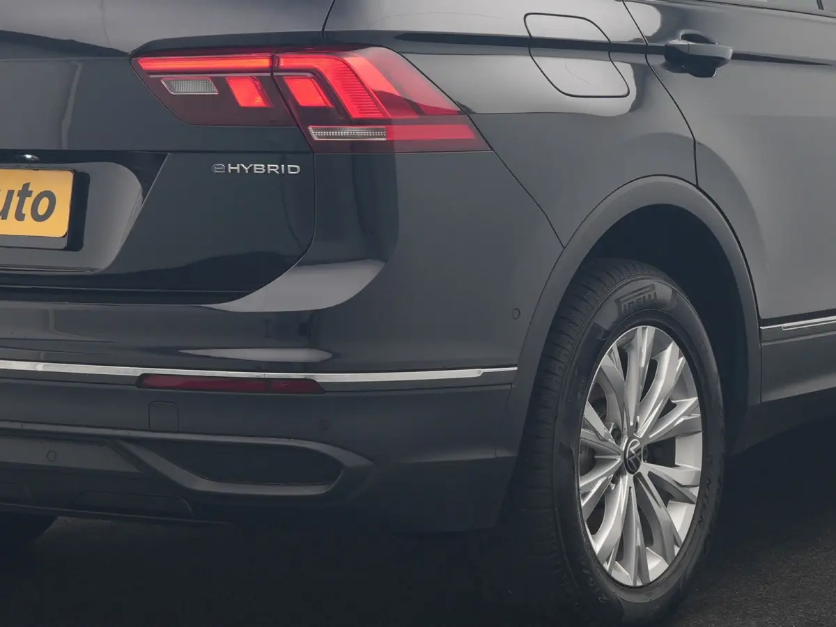 1.4 TSI eHybrid PHEV 245pk Dealer O.H. | SOH 92,8% | Trekhaak Af Fabriek | Panodak | Adaptive Cruise | Sportstoelen & Stuur Verwarmd | Sfeerverlichting | BLIS | Apple Carplay | Navigatie | D
