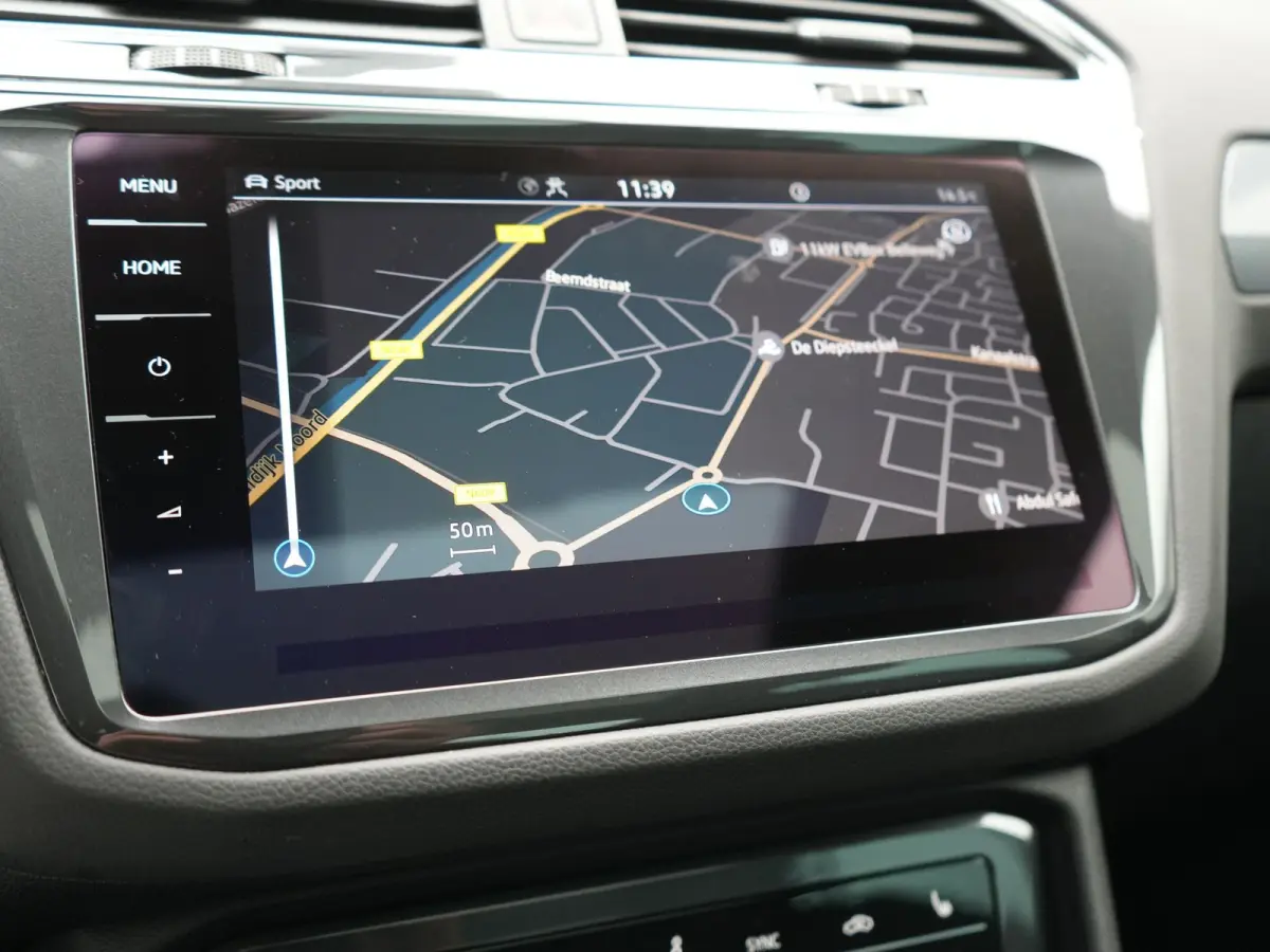 1.4 TSI eHybrid PHEV 245pk Dealer O.H. | SOH 92,8% | Trekhaak Af Fabriek | Panodak | Adaptive Cruise | Sportstoelen & Stuur Verwarmd | Sfeerverlichting | BLIS | Apple Carplay | Navigatie | D
