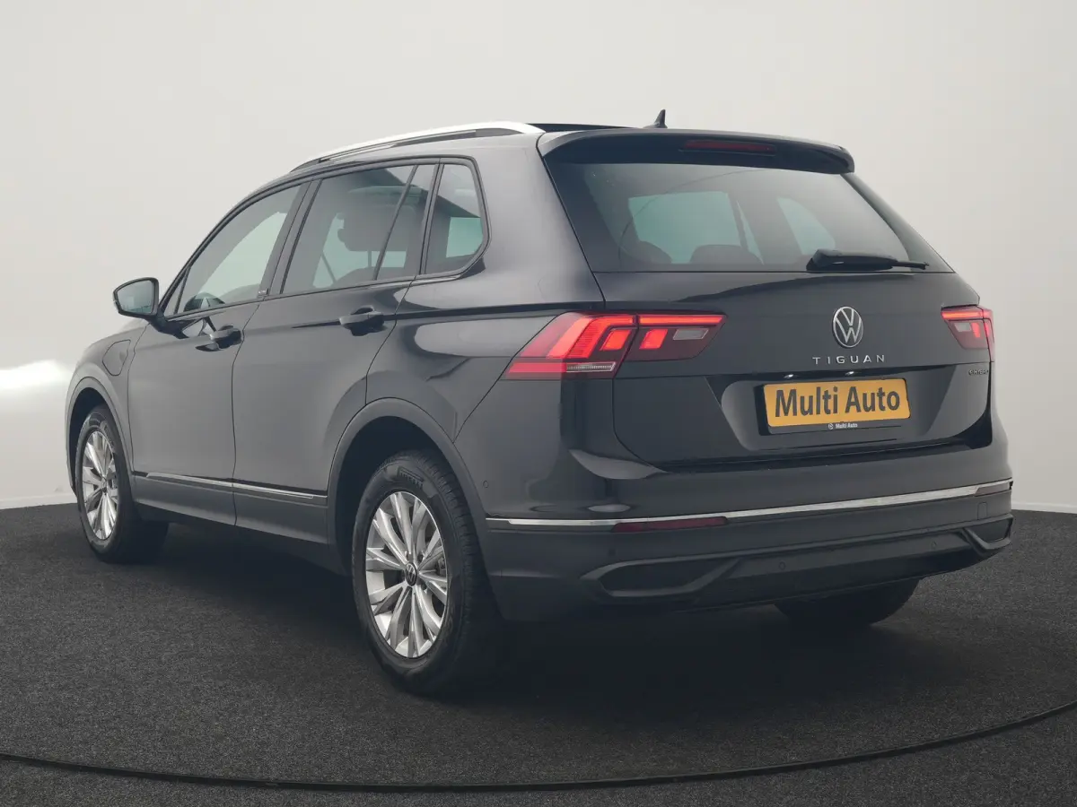 1.4 TSI eHybrid PHEV 245pk Dealer O.H. | SOH 92,8% | Trekhaak Af Fabriek | Panodak | Adaptive Cruise | Sportstoelen & Stuur Verwarmd | Sfeerverlichting | BLIS | Apple Carplay | Navigatie | D