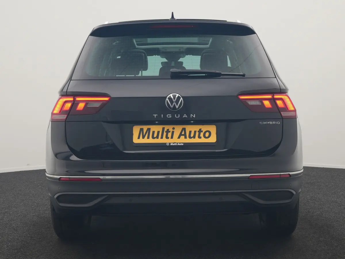 1.4 TSI eHybrid PHEV 245pk Dealer O.H. | SOH 92,8% | Trekhaak Af Fabriek | Panodak | Adaptive Cruise | Sportstoelen & Stuur Verwarmd | Sfeerverlichting | BLIS | Apple Carplay | Navigatie | D