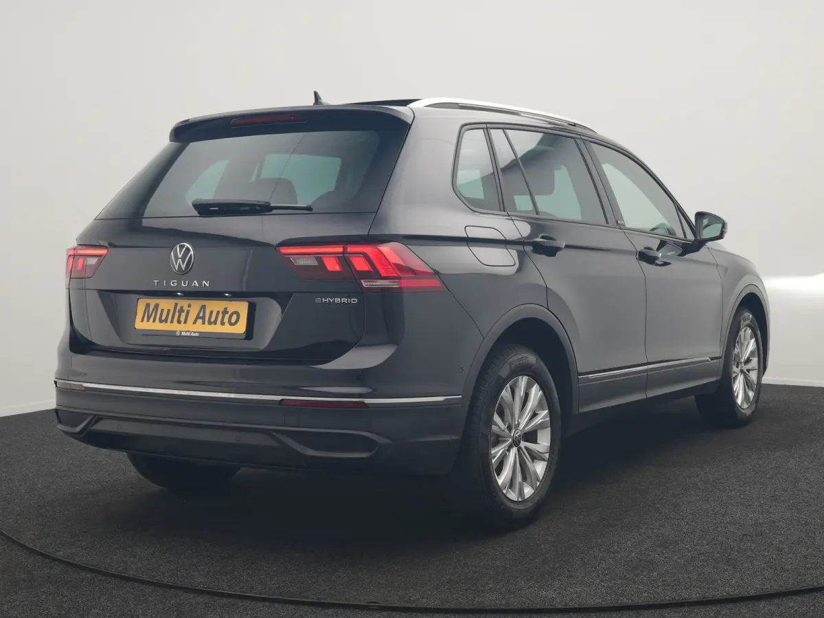 1.4 TSI eHybrid PHEV 245pk Dealer O.H. | SOH 92,8% | Trekhaak Af Fabriek | Panodak | Adaptive Cruise | Sportstoelen & Stuur Verwarmd | Sfeerverlichting | BLIS | Apple Carplay | Navigatie | D