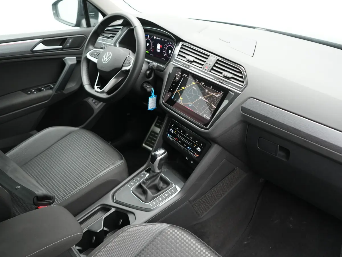 1.4 TSI eHybrid PHEV 245pk Dealer O.H. | SOH 92,8% | Trekhaak Af Fabriek | Panodak | Adaptive Cruise | Sportstoelen & Stuur Verwarmd | Sfeerverlichting | BLIS | Apple Carplay | Navigatie | D