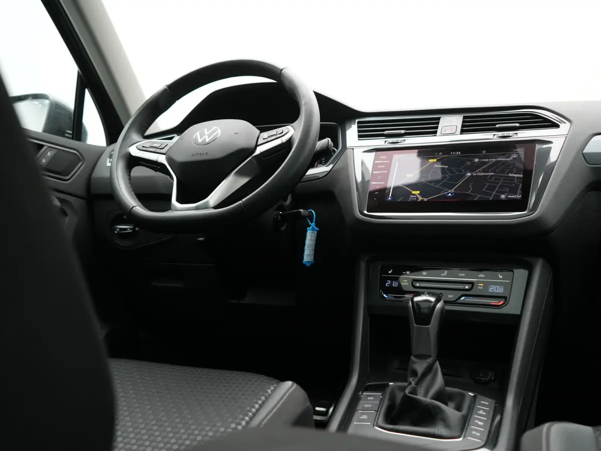 1.4 TSI eHybrid PHEV 245pk Dealer O.H. | SOH 92,8% | Trekhaak Af Fabriek | Panodak | Adaptive Cruise | Sportstoelen & Stuur Verwarmd | Sfeerverlichting | BLIS | Apple Carplay | Navigatie | D