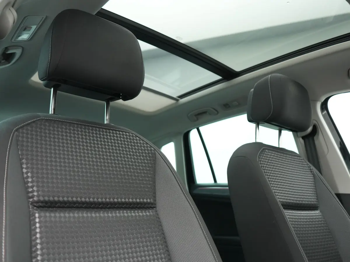1.4 TSI eHybrid PHEV 245pk Dealer O.H. | SOH 92,8% | Trekhaak Af Fabriek | Panodak | Adaptive Cruise | Sportstoelen & Stuur Verwarmd | Sfeerverlichting | BLIS | Apple Carplay | Navigatie | D