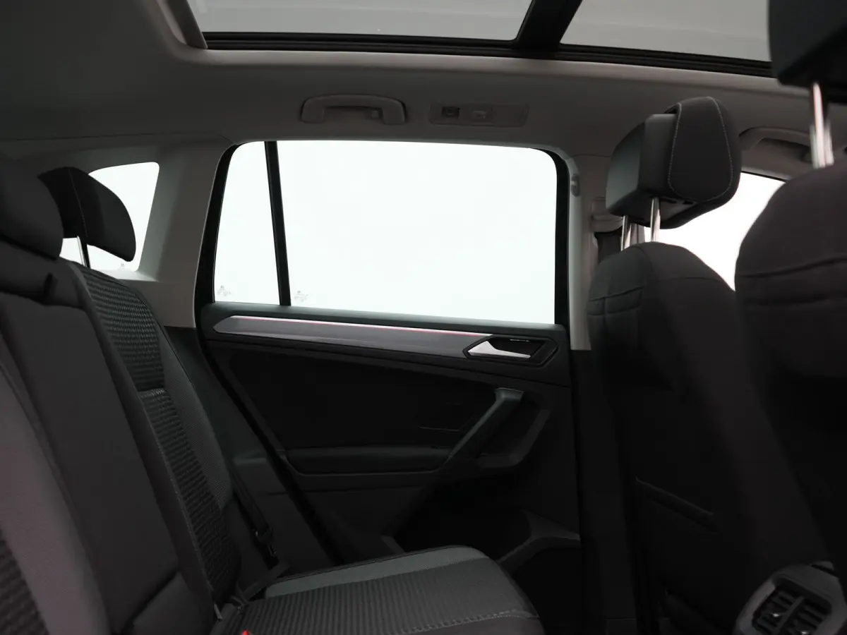1.4 TSI eHybrid PHEV 245pk Dealer O.H. | SOH 92,8% | Trekhaak Af Fabriek | Panodak | Adaptive Cruise | Sportstoelen & Stuur Verwarmd | Sfeerverlichting | BLIS | Apple Carplay | Navigatie | D