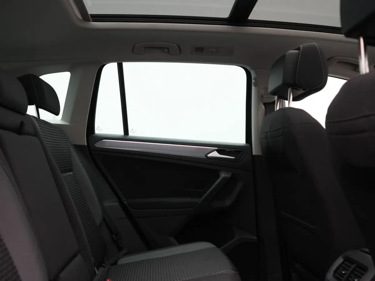 1.4 TSI eHybrid PHEV 245pk Dealer O.H. | SOH 92,8% | Trekhaak Af Fabriek | Panodak | Adaptive Cruise | Sportstoelen & Stuur Verwarmd | Sfeerverlichting | BLIS | Apple Carplay | Navigatie | D