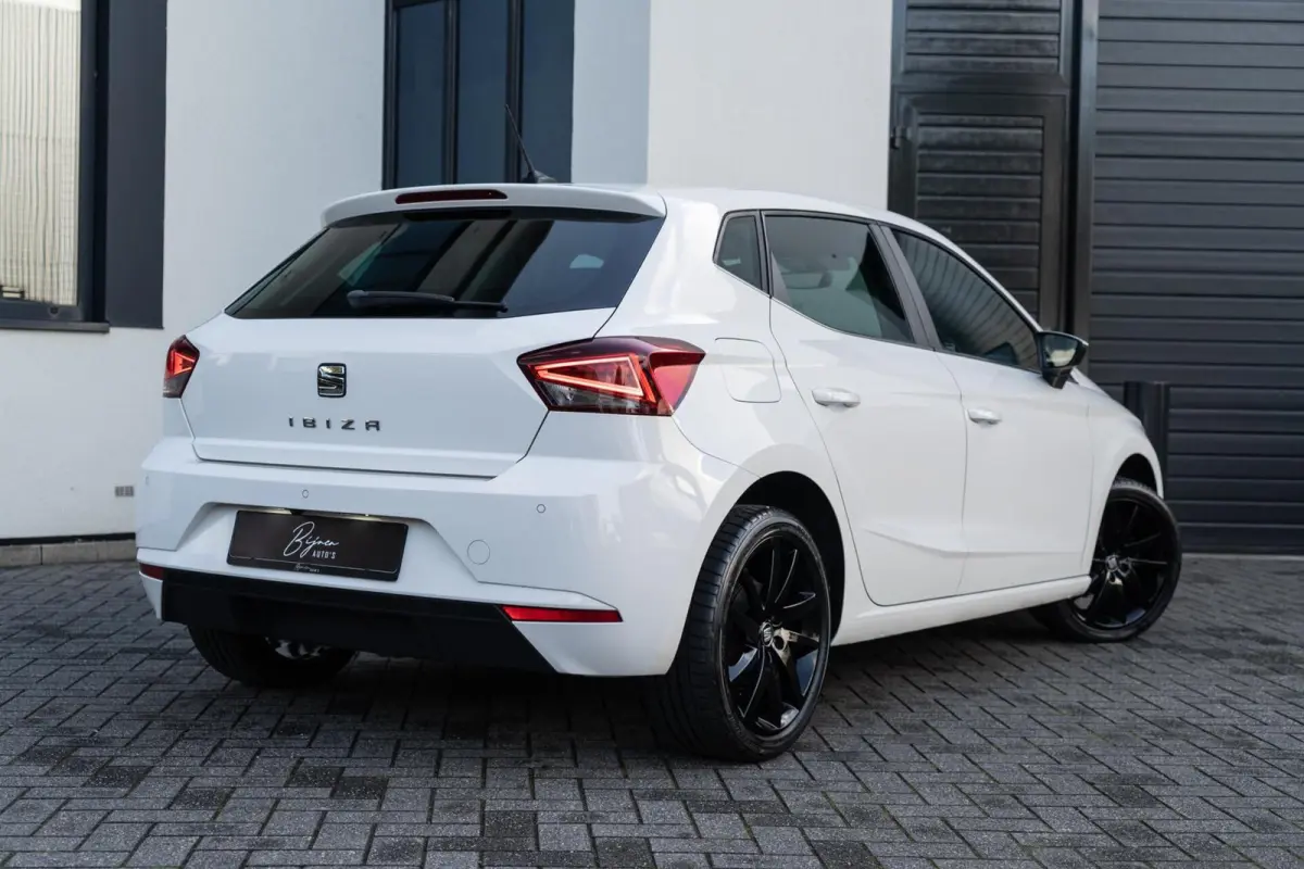 1.0 TSI CAMERA / ADAPTIVE CRUISE / CARPLAY / GROOT SCHERM