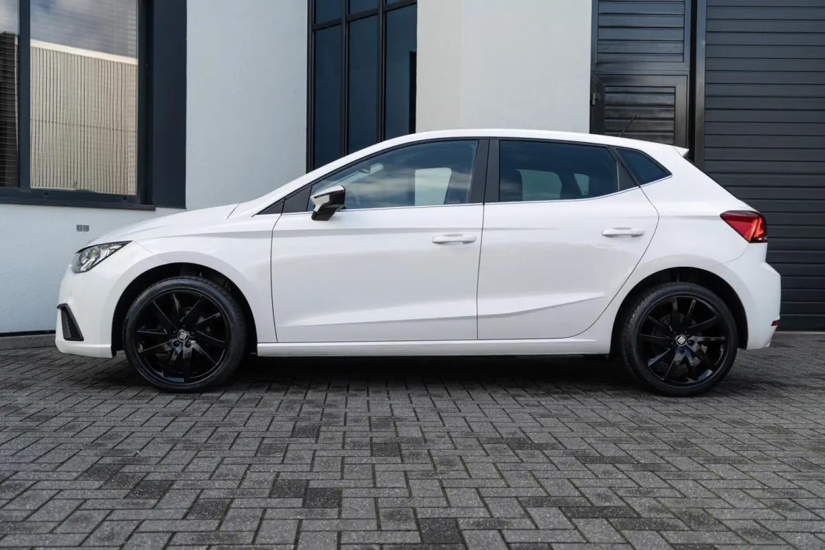 1.0 TSI CAMERA / ADAPTIVE CRUISE / CARPLAY / GROOT SCHERM