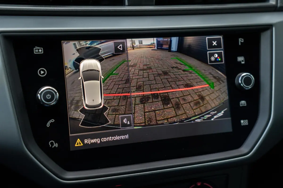 1.0 TSI CAMERA / ADAPTIVE CRUISE / CARPLAY / GROOT SCHERM