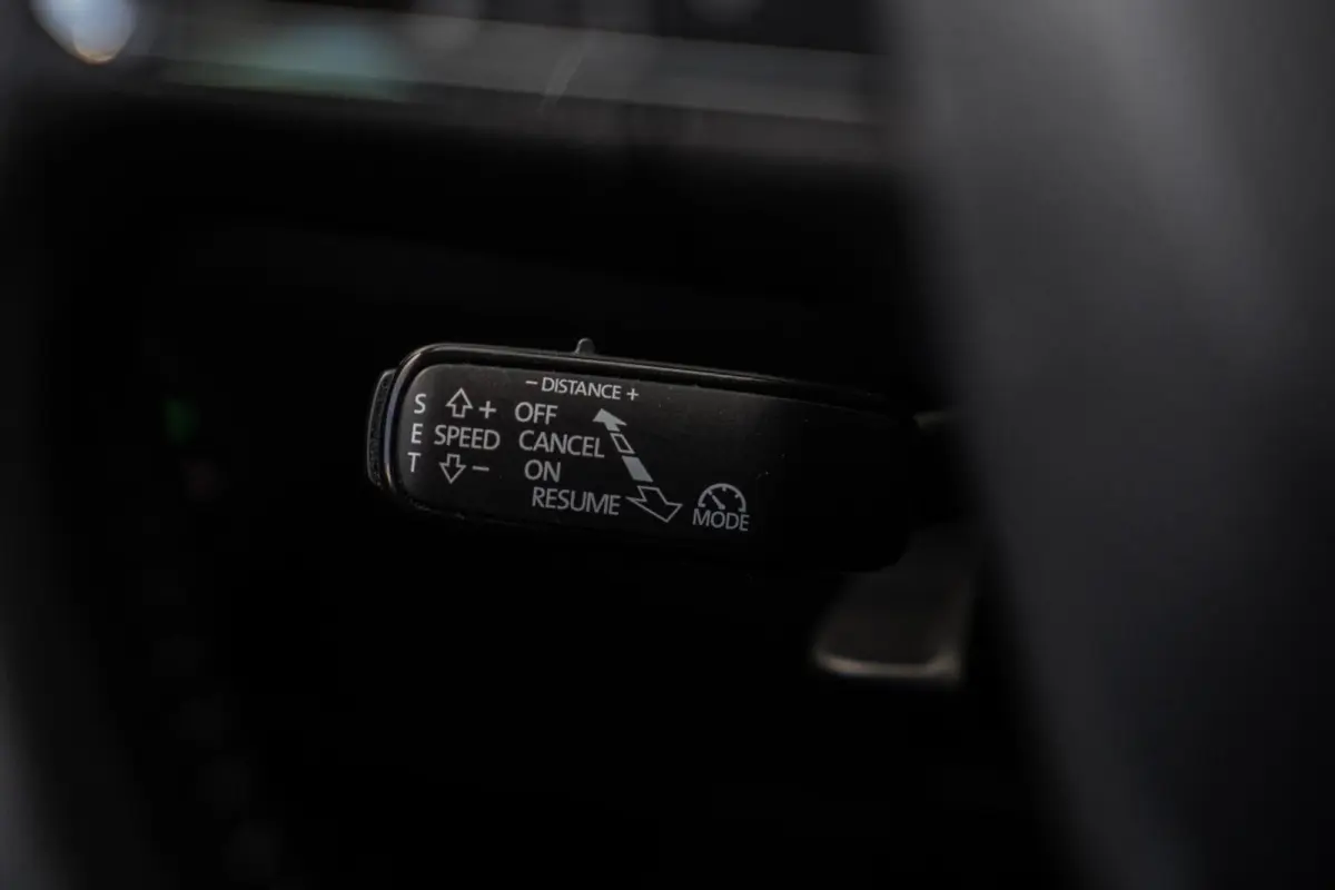 1.0 TSI CAMERA / ADAPTIVE CRUISE / CARPLAY / GROOT SCHERM