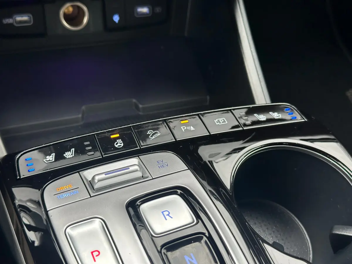1.6 T-GDI 265pk PHEV Premium 4WD | Leder | Carplay | Climate | Keyless | Navigatie | Elek. Klep | Full - Led | 360 Camera | KRELL Audio | Elek. Stoelen | 19" Lichtmetaal | Winterpakket | Sto