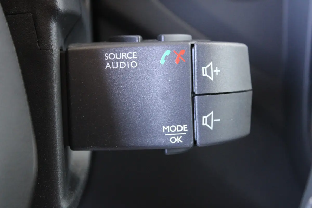 0.9 TCe Intens | Achteruitrijcamera | Dodehoek-detectie | DAB+ | Keyless entry & start |