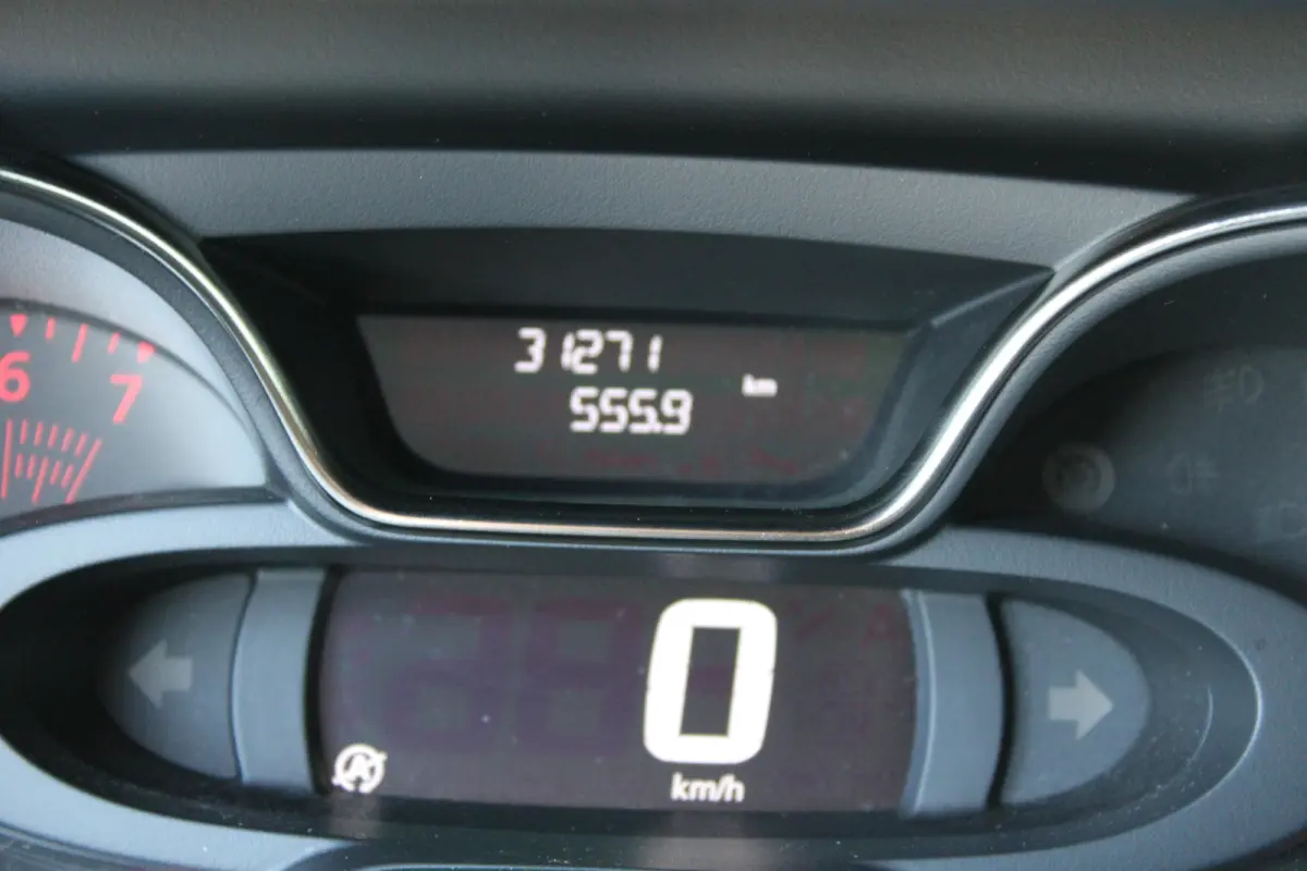 0.9 TCe Intens | Achteruitrijcamera | Dodehoek-detectie | DAB+ | Keyless entry & start |
