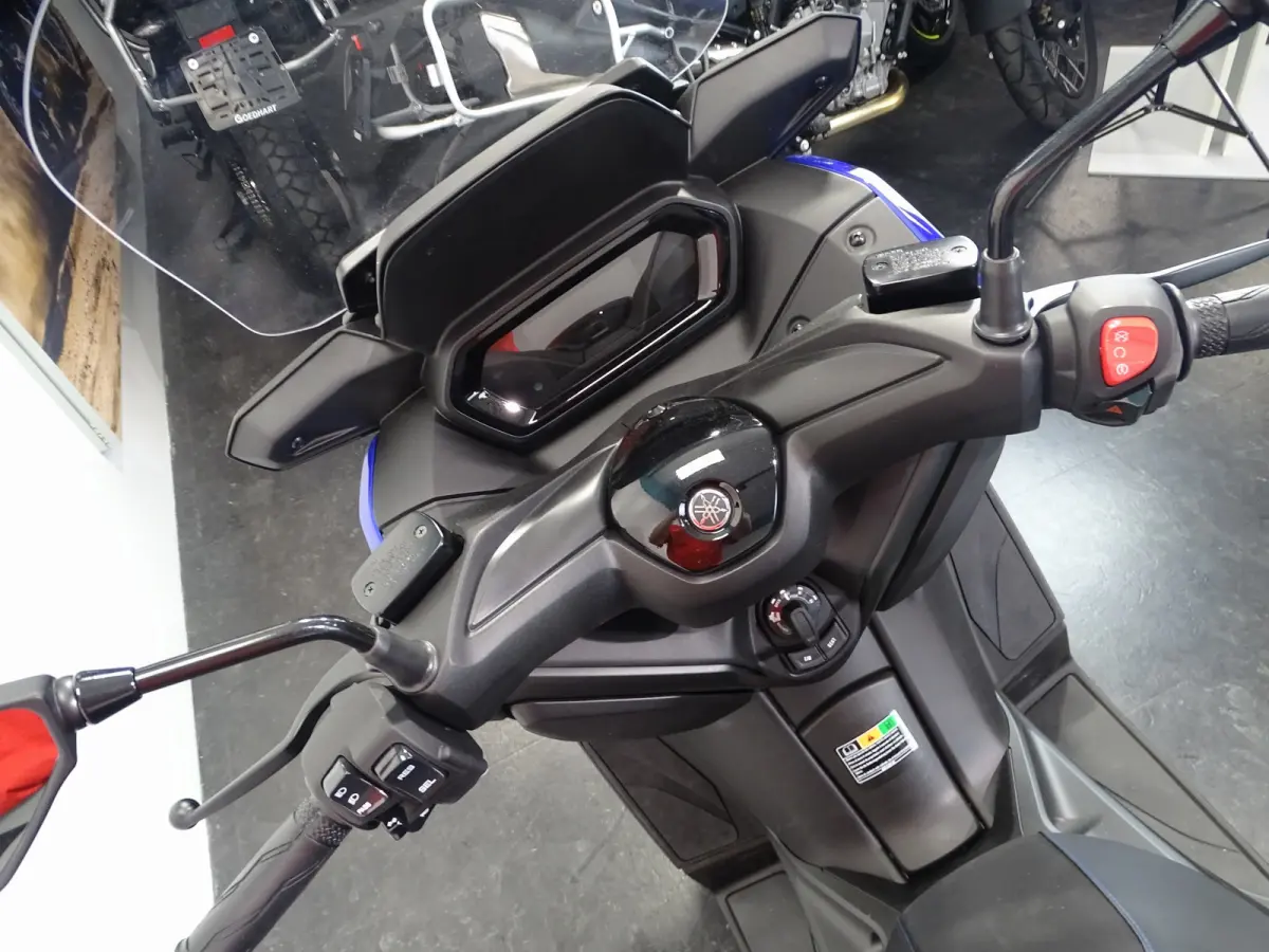 X-MAX