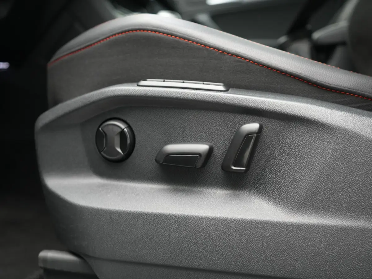 1.4 TSI e-Hybrid PHEV FR 245pk Dealer O.H | Panodak | Adaptive Cruise | Camera | Sportstoelen Memory & Verwarmd | Apple Carplay | Keyless | Lane Assist | Navigatie | Virtual | DAB | 20"L.M |