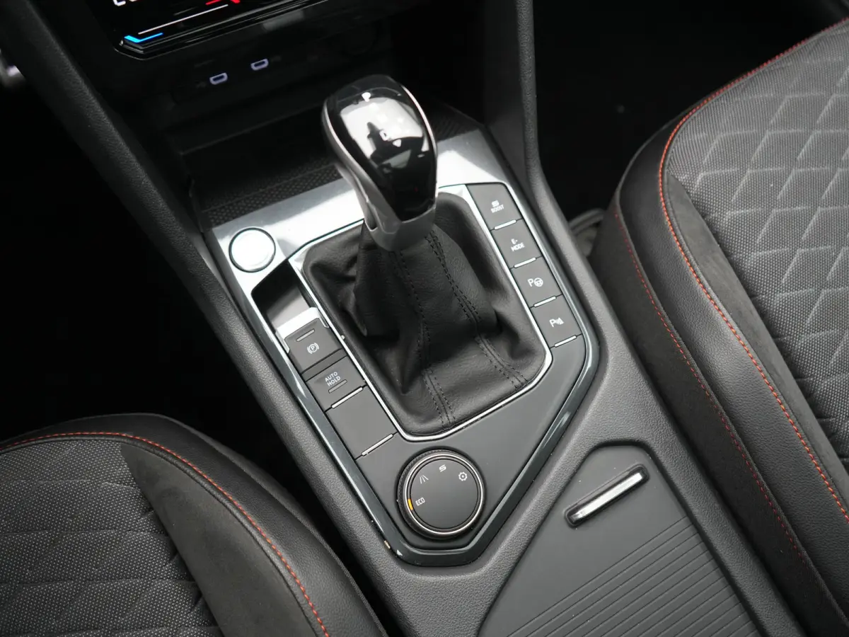 1.4 TSI e-Hybrid PHEV FR 245pk Dealer O.H | Panodak | Adaptive Cruise | Camera | Sportstoelen Memory & Verwarmd | Apple Carplay | Keyless | Lane Assist | Navigatie | Virtual | DAB | 20"L.M |