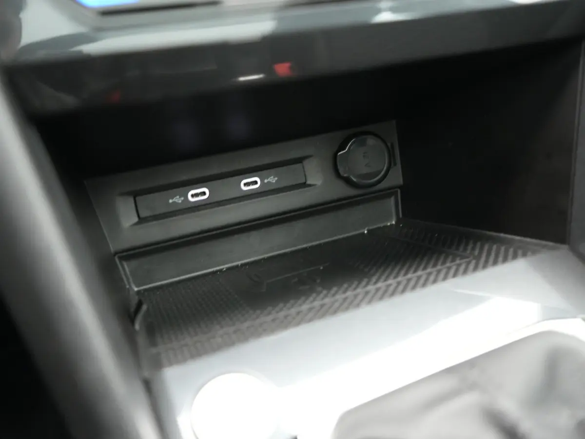 1.4 TSI e-Hybrid PHEV FR 245pk Dealer O.H | Panodak | Adaptive Cruise | Camera | Sportstoelen Memory & Verwarmd | Apple Carplay | Keyless | Lane Assist | Navigatie | Virtual | DAB | 20"L.M |
