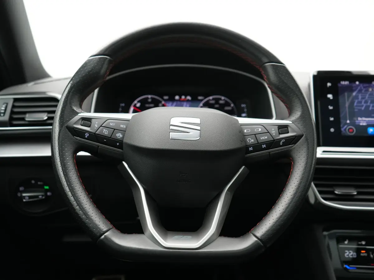 1.4 TSI e-Hybrid PHEV FR 245pk Dealer O.H | Panodak | Adaptive Cruise | Camera | Sportstoelen Memory & Verwarmd | Apple Carplay | Keyless | Lane Assist | Navigatie | Virtual | DAB | 20"L.M |