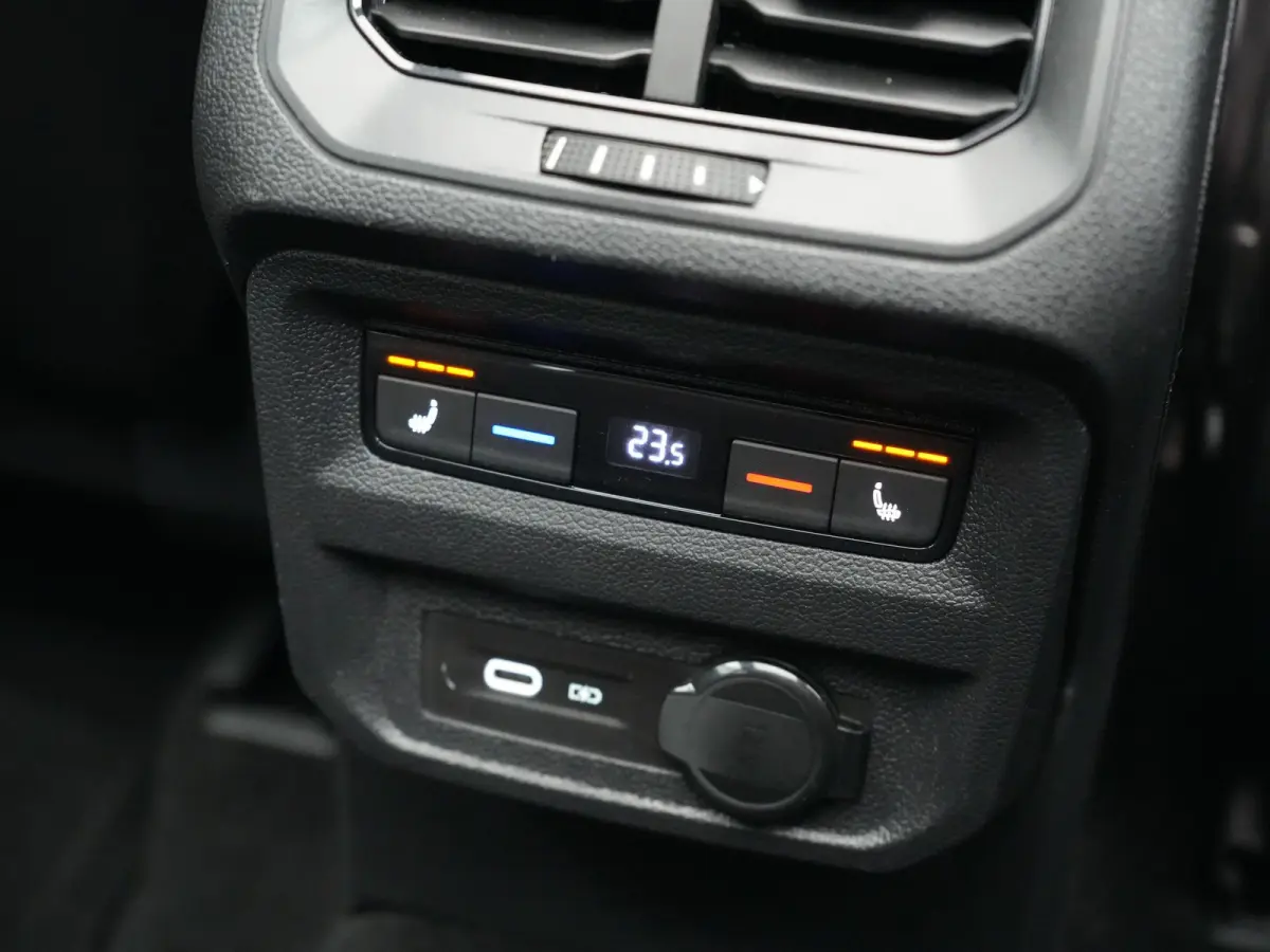 1.4 TSI e-Hybrid PHEV FR 245pk Dealer O.H | Panodak | Adaptive Cruise | Camera | Sportstoelen Memory & Verwarmd | Apple Carplay | Keyless | Lane Assist | Navigatie | Virtual | DAB | 20"L.M |