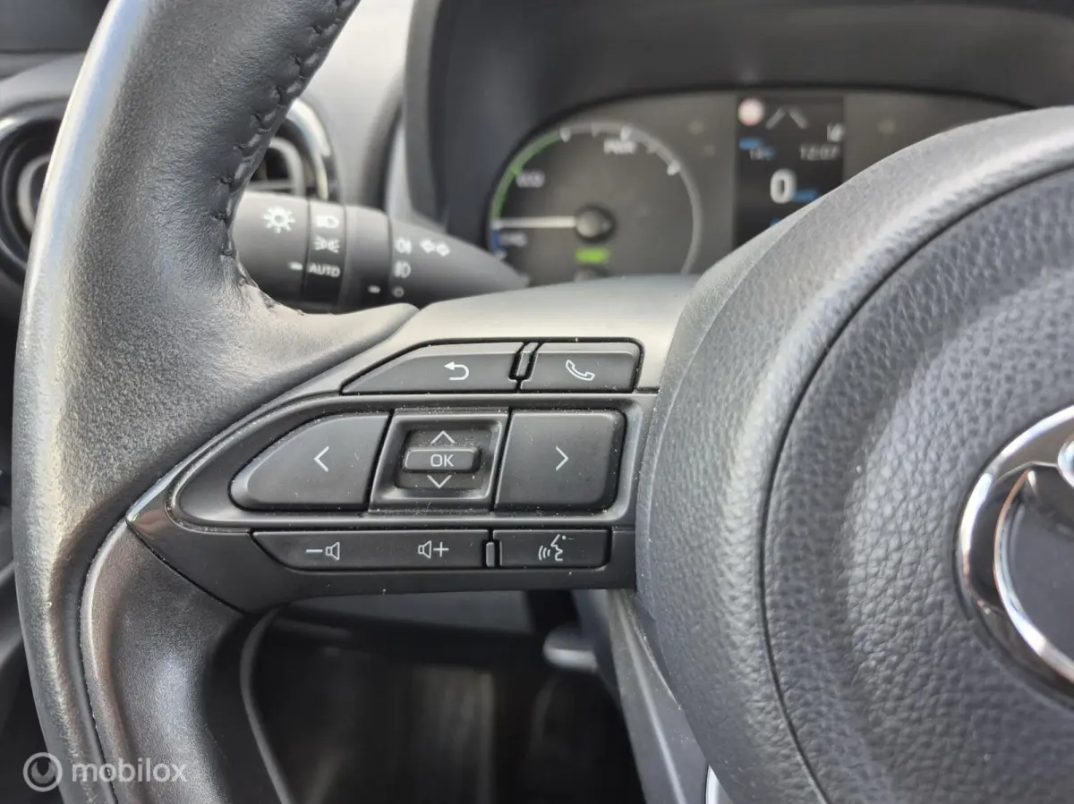1.5 Hybrid Business Carplay / Camera / Adaptiv cruise / Stuur verwarming