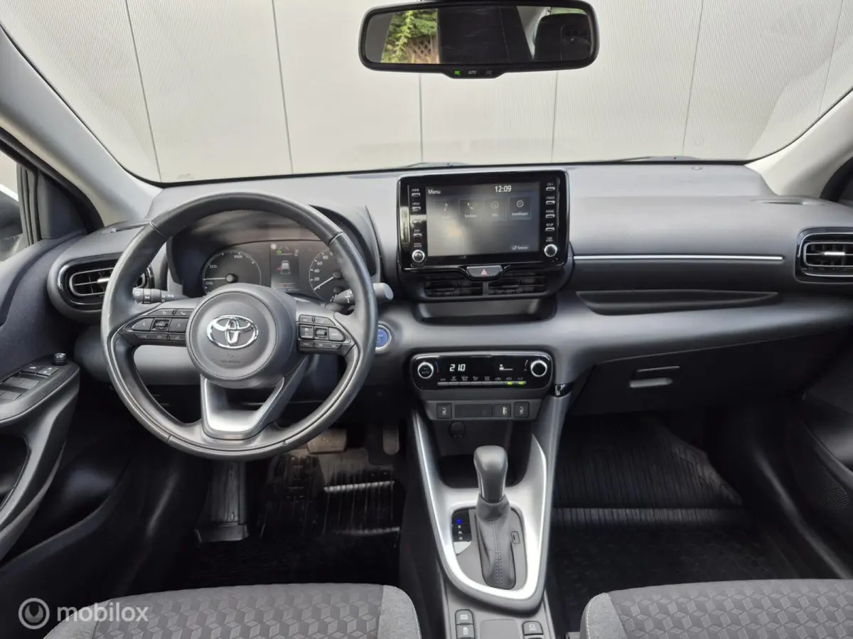 1.5 Hybrid Business Carplay / Camera / Adaptiv cruise / Stuur verwarming