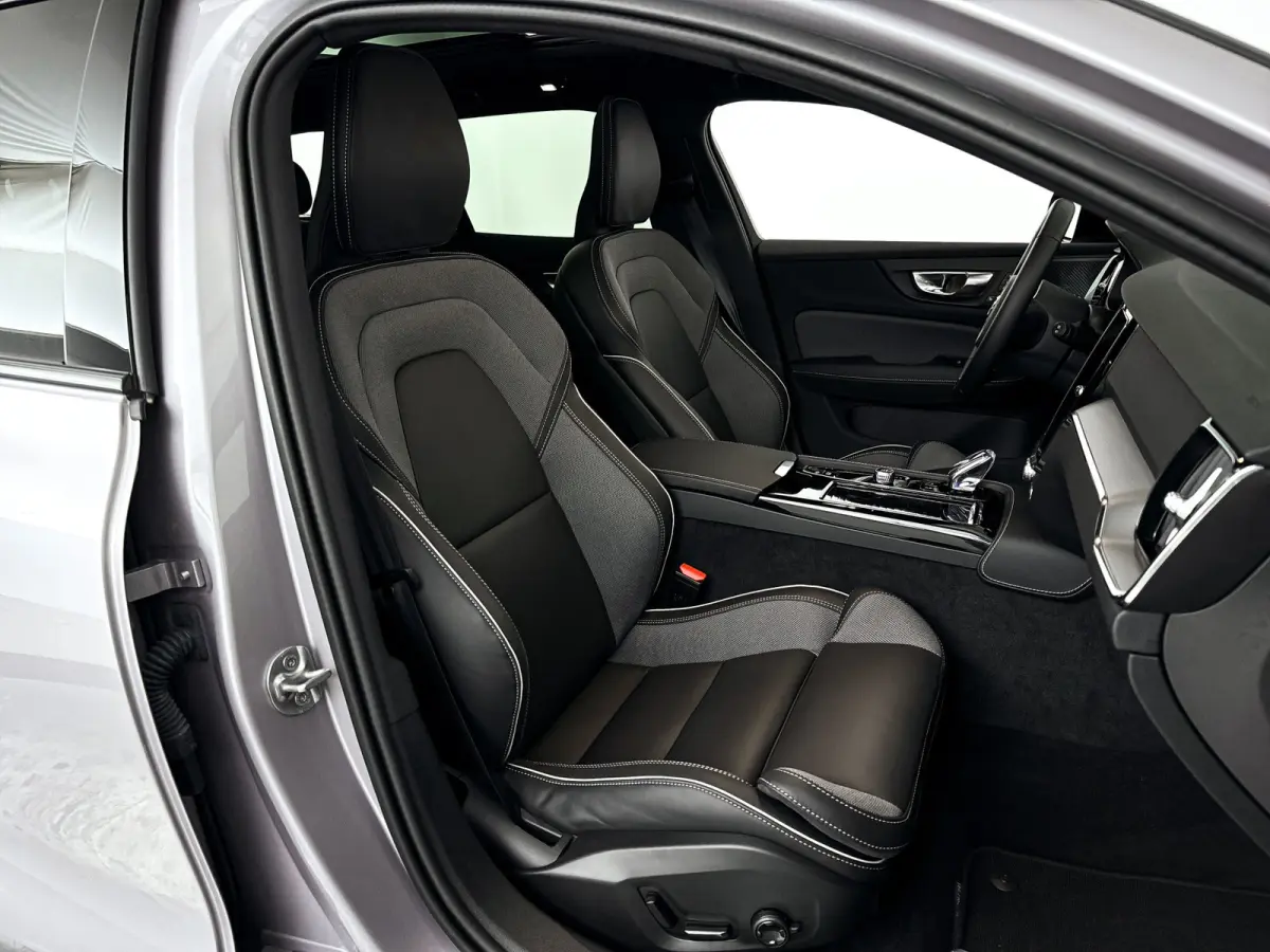 T8 Plug-in hybrid AWD Plus Dark | SOH 100% | Panoramadak | 360° camera | Head-up display | Harman Kardon | Stoel- en stuurverwarming | Trekhaak