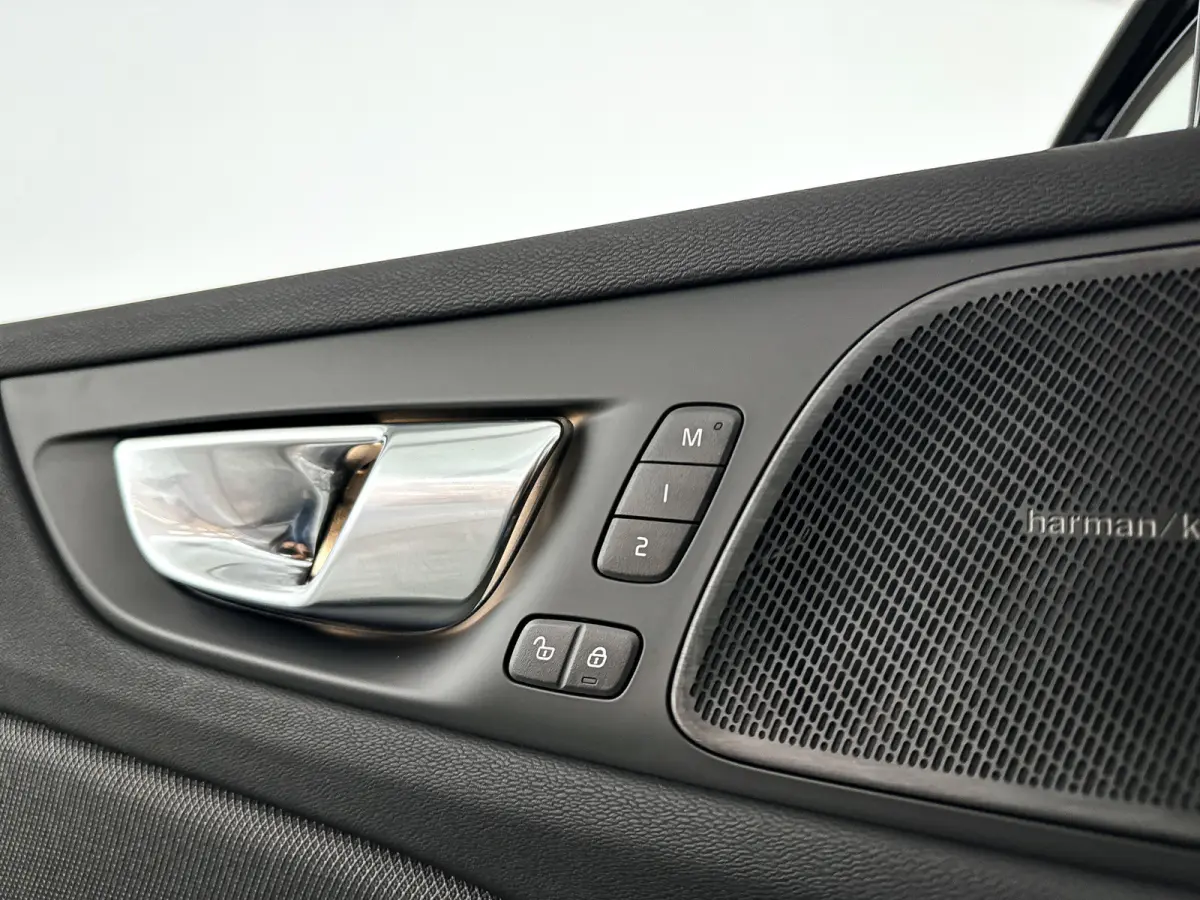 T8 Plug-in hybrid AWD Plus Dark | SOH 100% | Panoramadak | 360° camera | Head-up display | Harman Kardon | Stoel- en stuurverwarming | Trekhaak