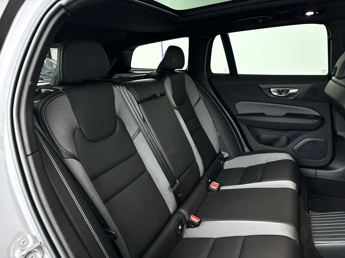 T8 Plug-in hybrid AWD Plus Dark | SOH 100% | Panoramadak | 360° camera | Head-up display | Harman Kardon | Stoel- en stuurverwarming | Trekhaak