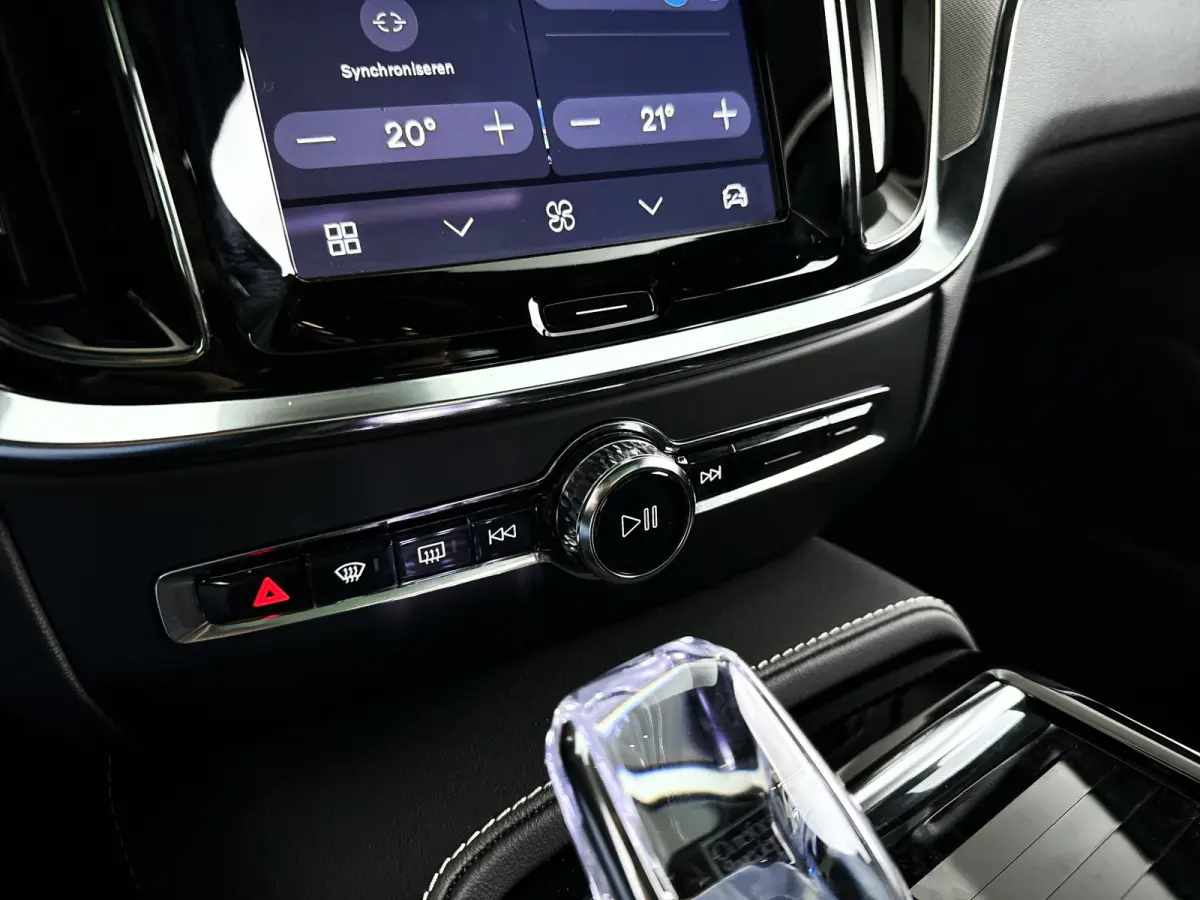 T8 Plug-in hybrid AWD Plus Dark | SOH 100% | Panoramadak | 360° camera | Head-up display | Harman Kardon | Stoel- en stuurverwarming | Trekhaak
