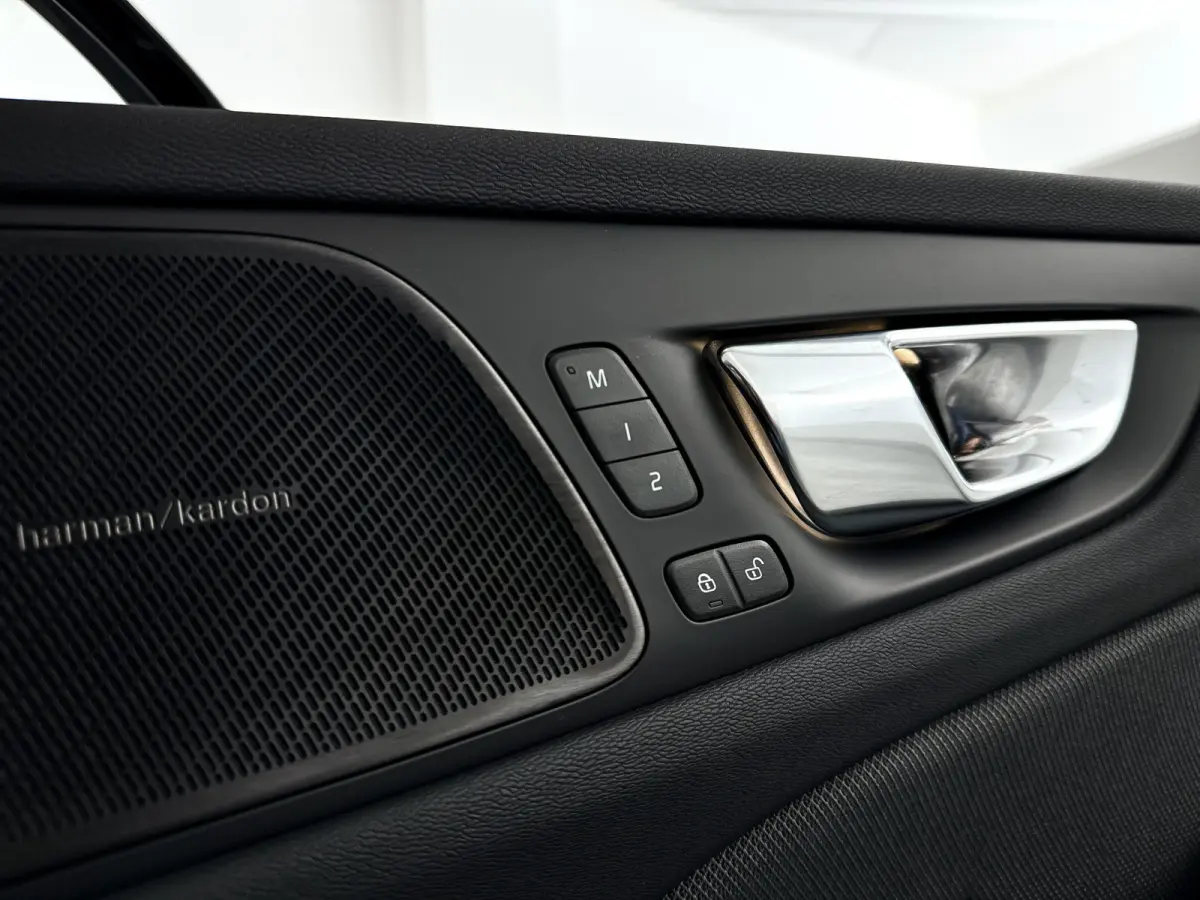 T8 Plug-in hybrid AWD Plus Dark | SOH 100% | Panoramadak | 360° camera | Head-up display | Harman Kardon | Stoel- en stuurverwarming | Trekhaak