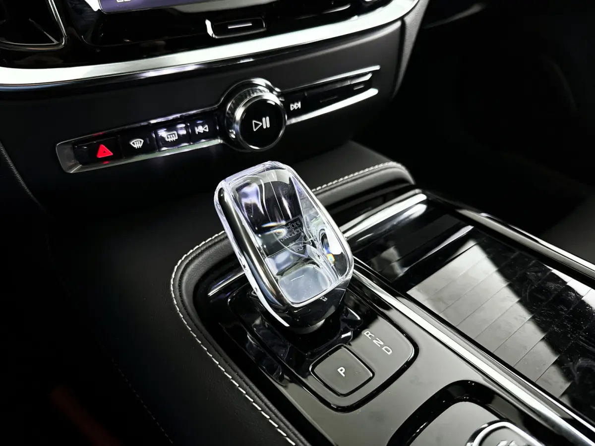 T8 Plug-in hybrid AWD Plus Dark | SOH 100% | Panoramadak | 360° camera | Head-up display | Harman Kardon | Stoel- en stuurverwarming | Trekhaak