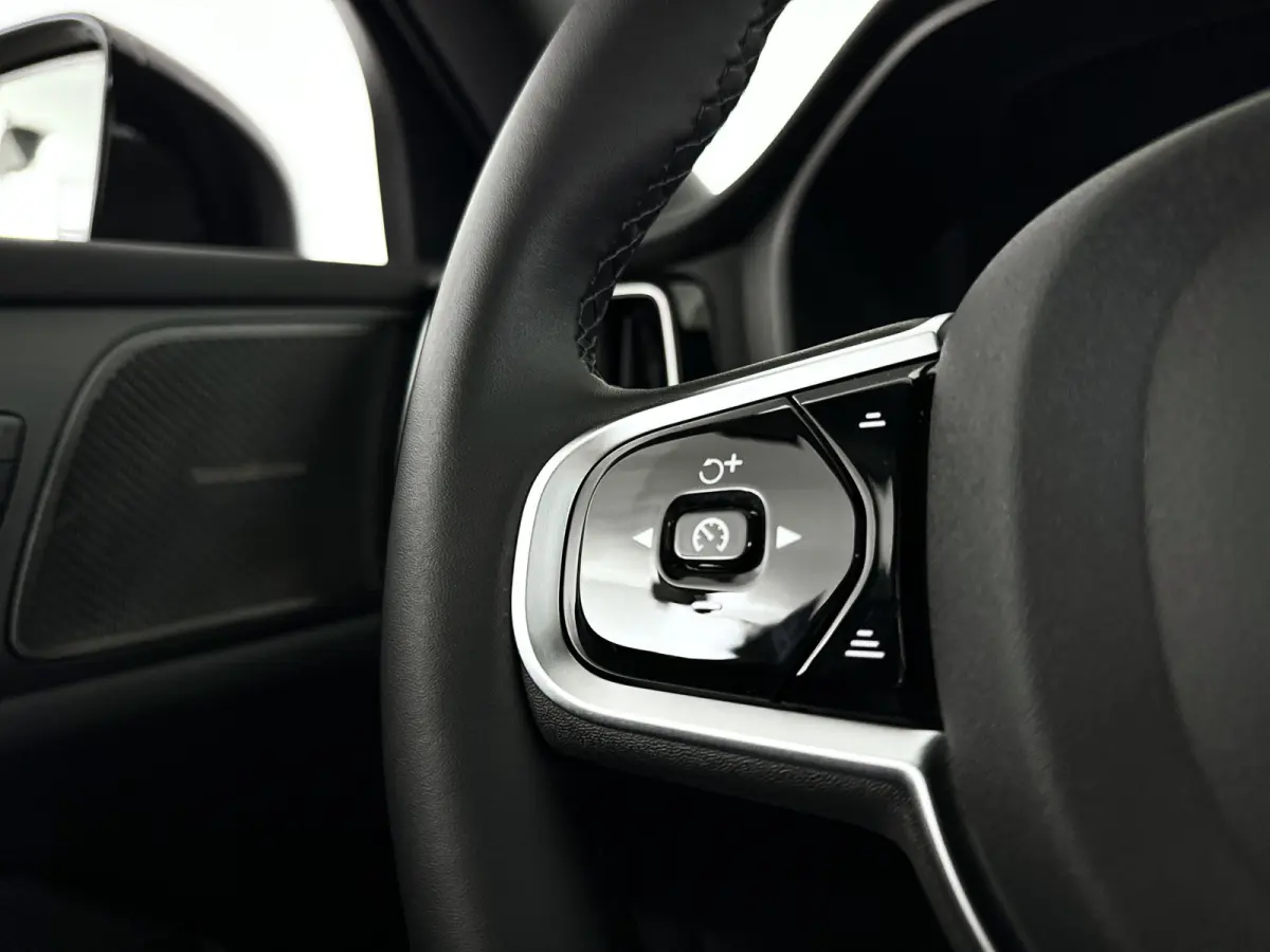 T8 Plug-in hybrid AWD Plus Dark | SOH 100% | Panoramadak | 360° camera | Head-up display | Harman Kardon | Stoel- en stuurverwarming | Trekhaak