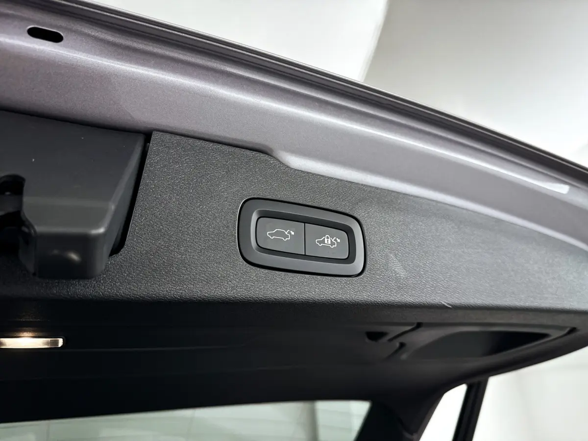 T8 Plug-in hybrid AWD Plus Dark | SOH 100% | Panoramadak | 360° camera | Head-up display | Harman Kardon | Stoel- en stuurverwarming | Trekhaak