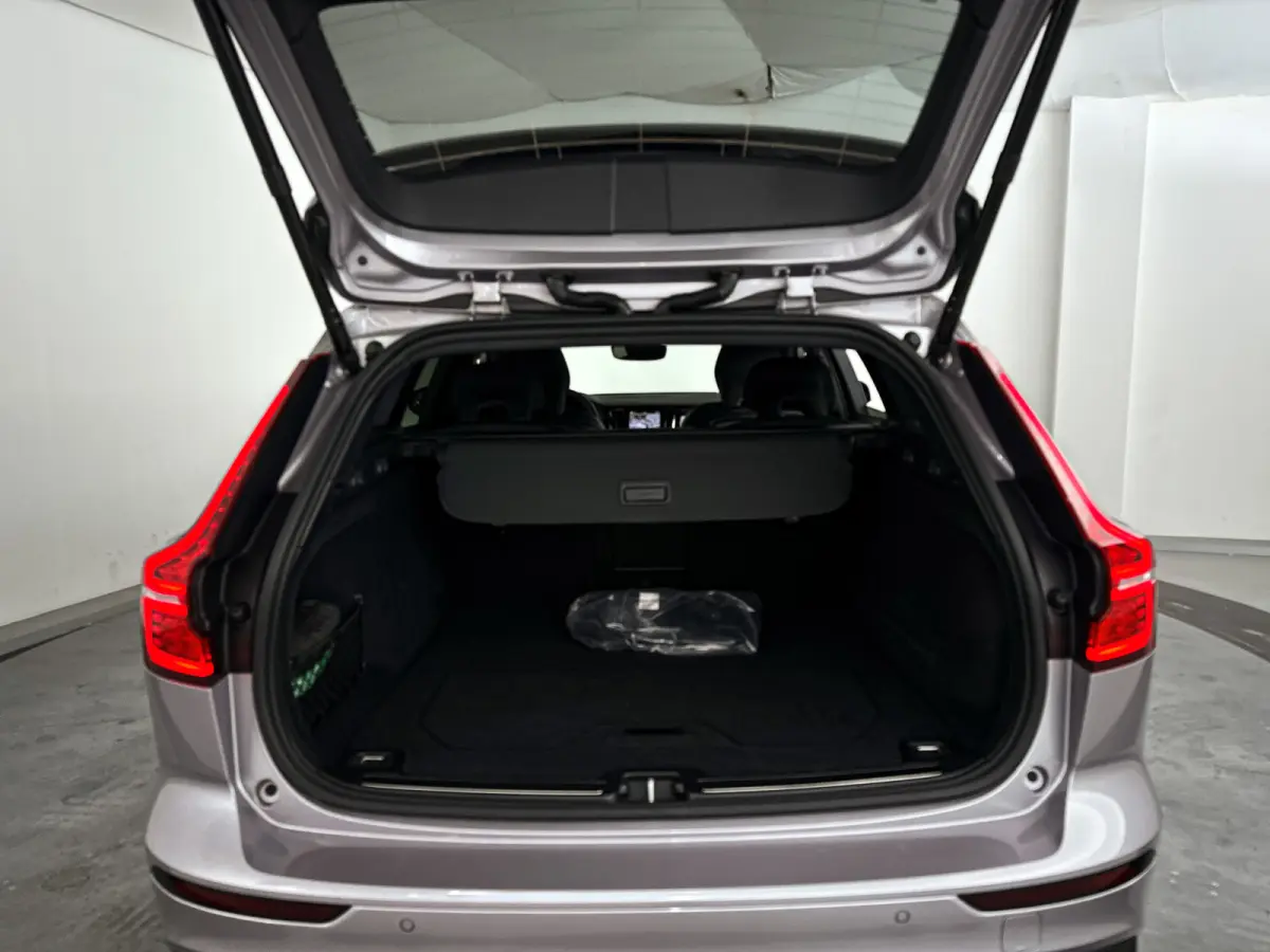 T8 Plug-in hybrid AWD Plus Dark | SOH 100% | Panoramadak | 360° camera | Head-up display | Harman Kardon | Stoel- en stuurverwarming | Trekhaak