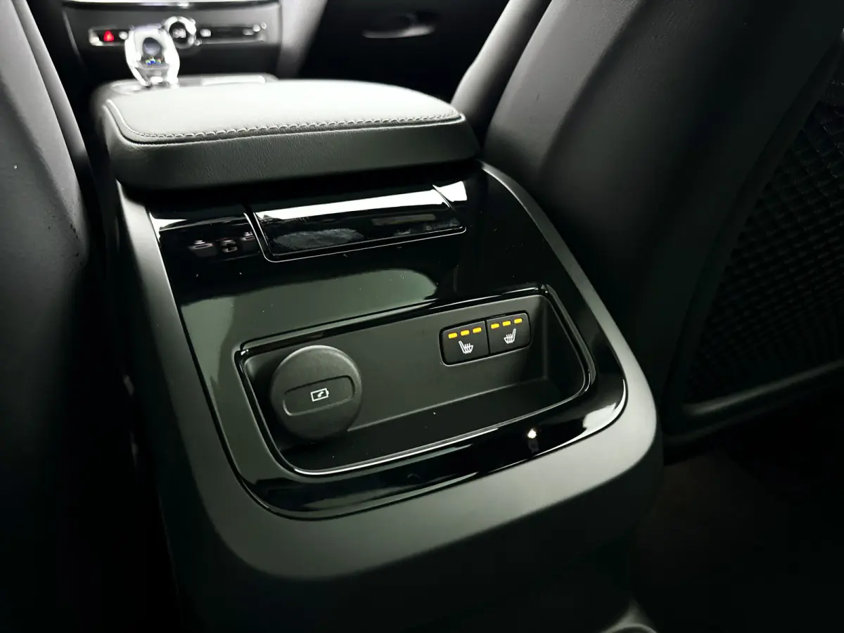 T8 Plug-in hybrid AWD Plus Dark | SOH 100% | Panoramadak | 360° camera | Head-up display | Harman Kardon | Stoel- en stuurverwarming | Trekhaak