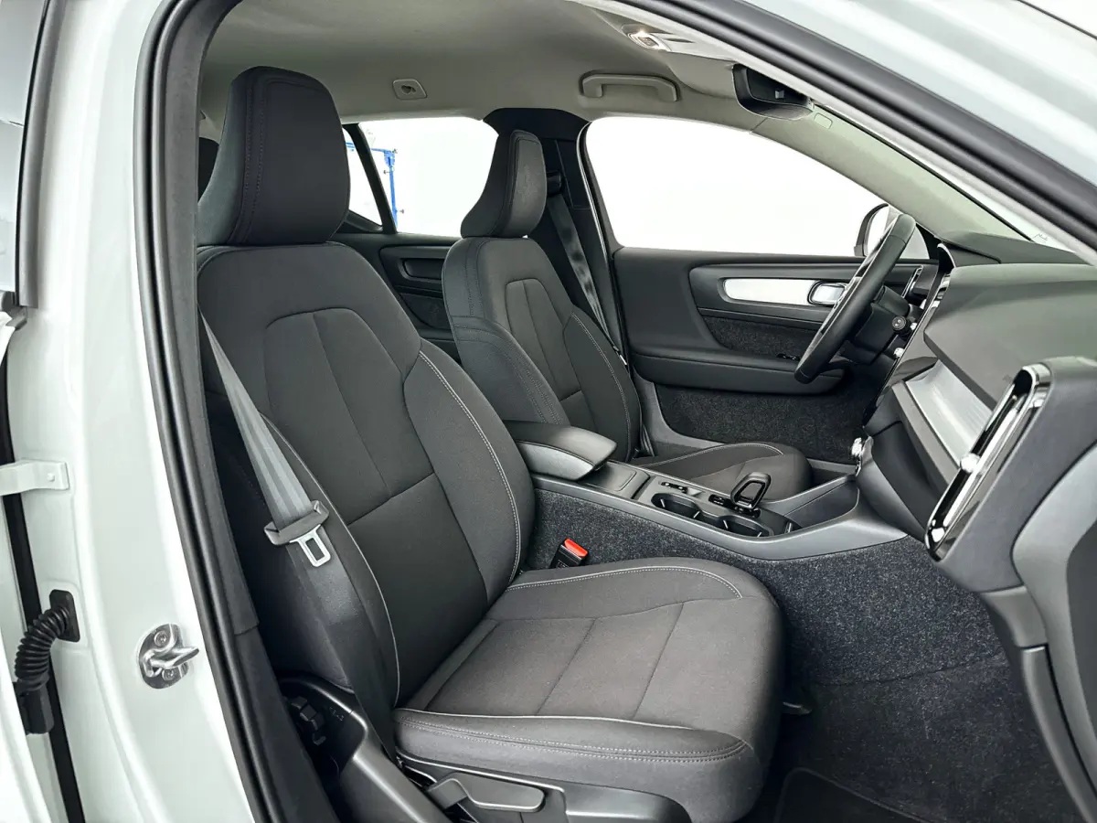 T2 Momentum Business | Parkeercamera | Cruise control | Navigatie