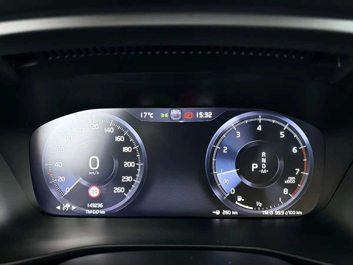 T2 Momentum Business | Parkeercamera | Cruise control | Navigatie