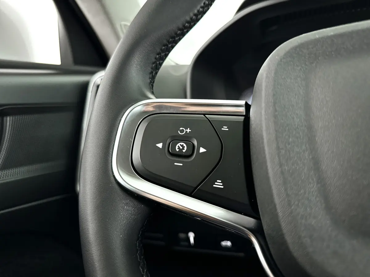 T2 Momentum Business | Parkeercamera | Cruise control | Navigatie