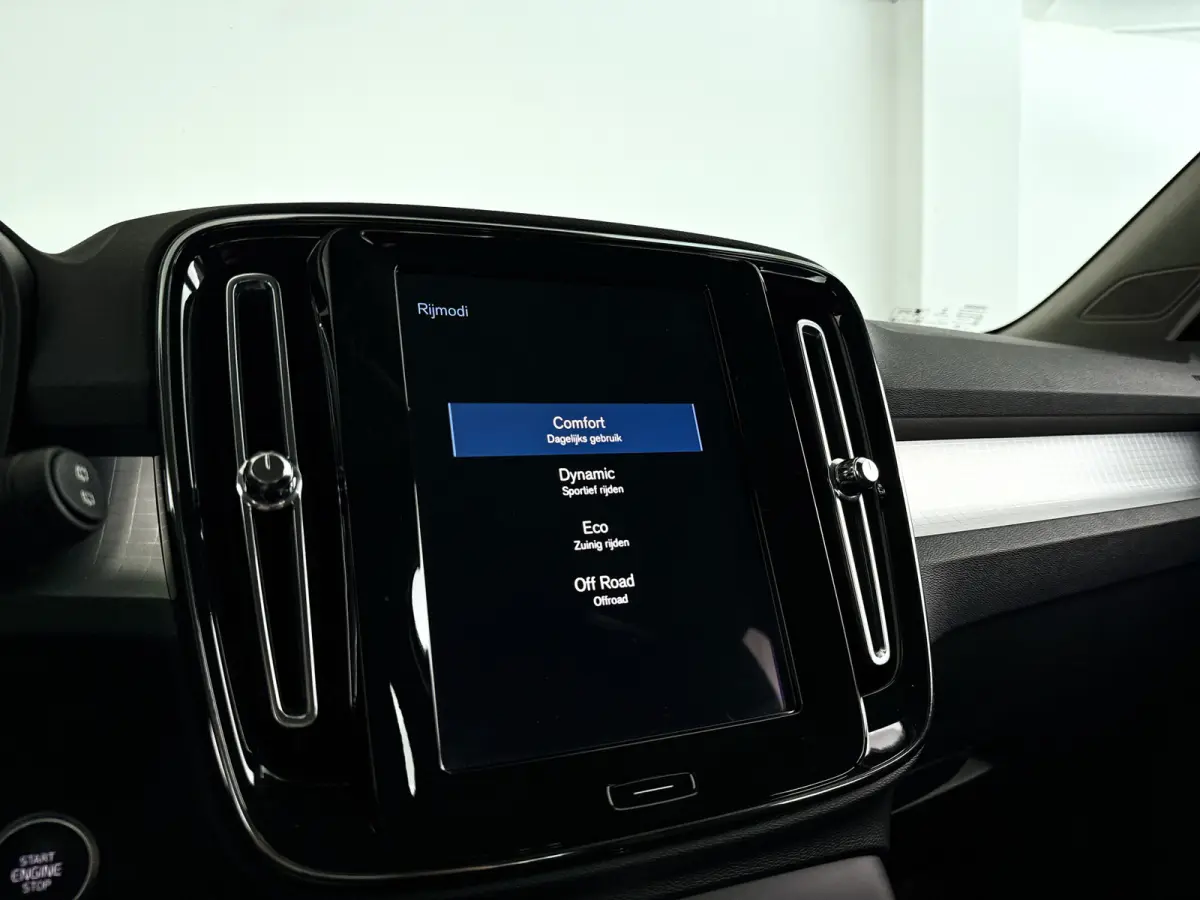 T2 Momentum Business | Parkeercamera | Cruise control | Navigatie