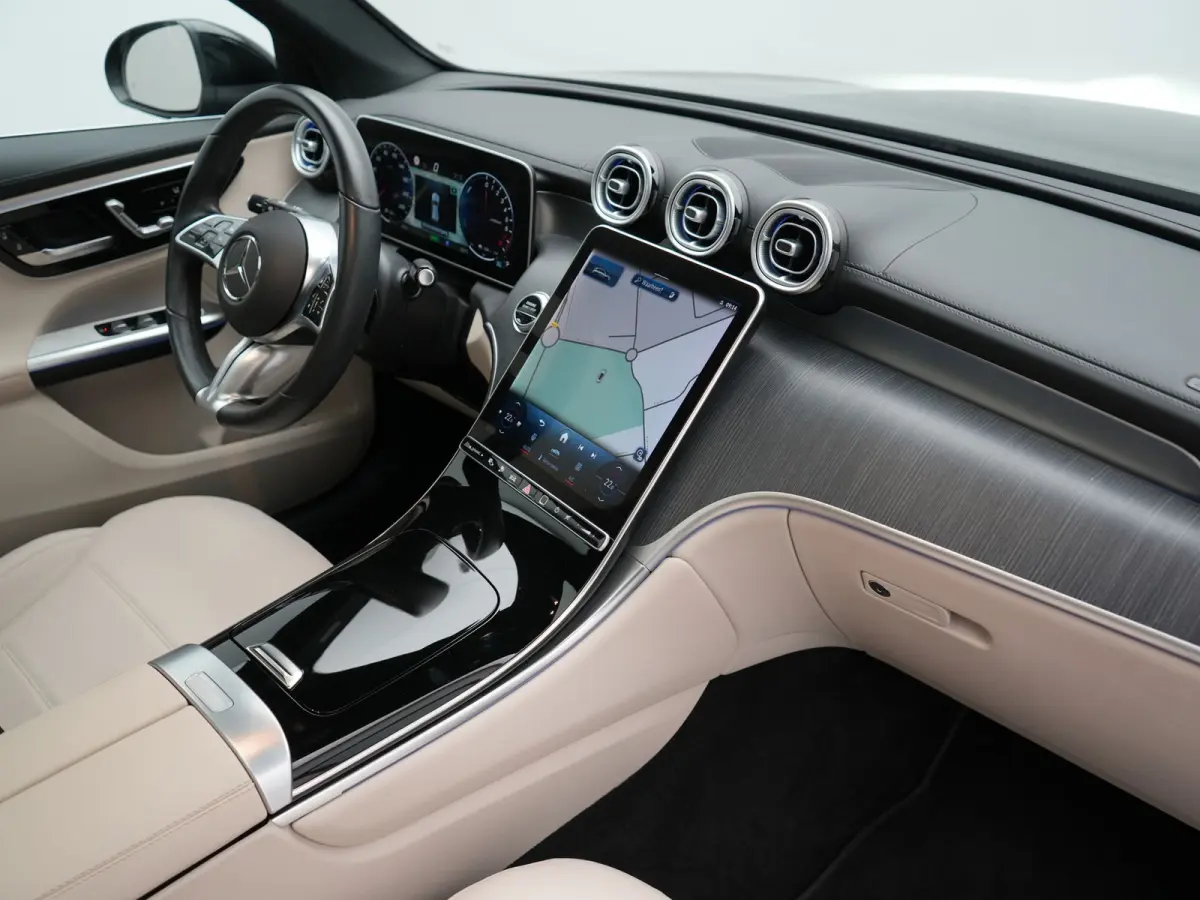 4MATIC Luxury Line PHEV Long Range 313pk Dealer O.H. | Trekhaak af Fabriek | Panodak | Sfeerverlichting | BLIS | Lederen Sportstoelen Memory & Verwarmd | Apple Carplay | Cruise Control | Nav