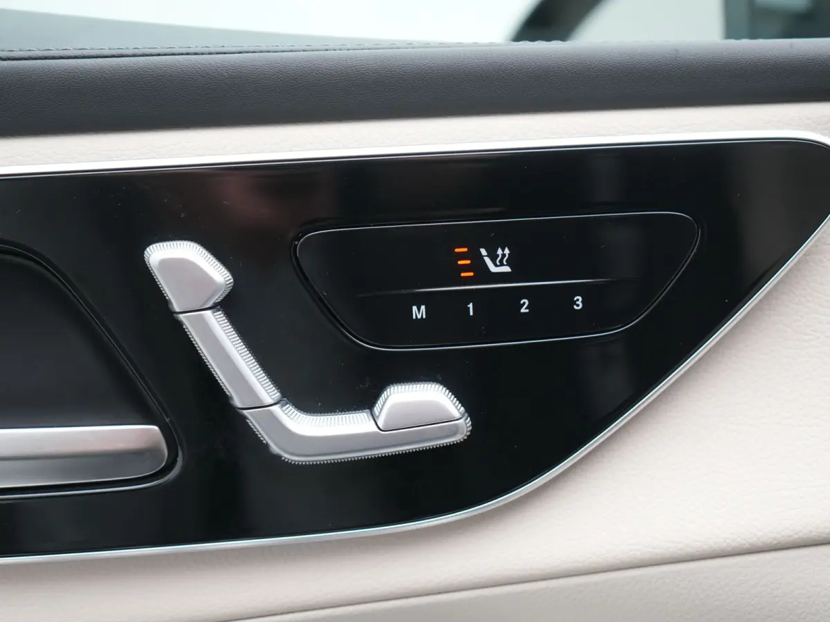 4MATIC Luxury Line PHEV 313pk Dealer O.H. | Panodak | Sfeerverlichting | BLIS | Lederen Sportstoelen Memory & Verwarmd | Apple Carplay | Cruise Control | Navigatie | DAB | Virtual | Plug In 