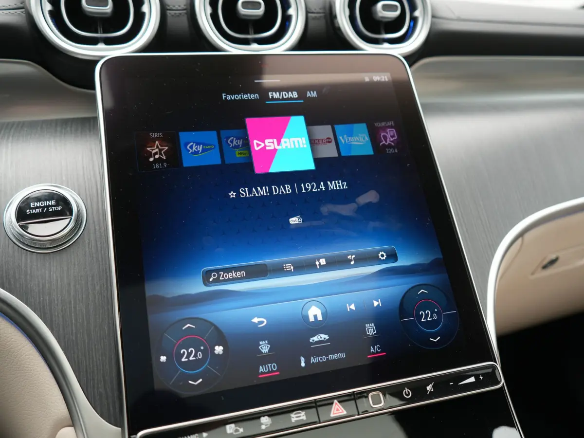 4MATIC Luxury Line PHEV 313pk Dealer O.H. | Panodak | Sfeerverlichting | BLIS | Lederen Sportstoelen Memory & Verwarmd | Apple Carplay | Cruise Control | Navigatie | DAB | Virtual | Plug In 