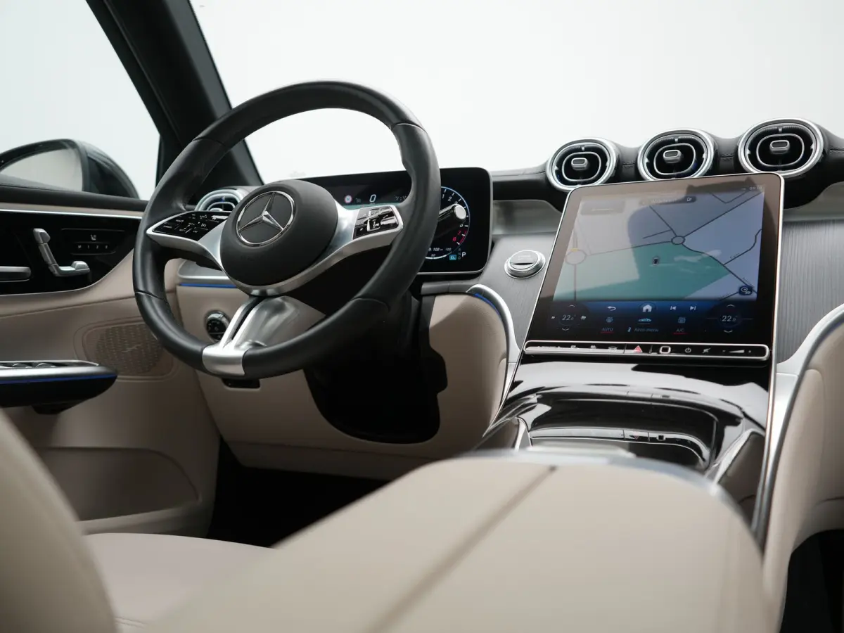 4MATIC Luxury Line PHEV Long Range 313pk Dealer O.H. | Trekhaak af Fabriek | Panodak | Sfeerverlichting | BLIS | Lederen Sportstoelen Memory & Verwarmd | Apple Carplay | Cruise Control | Nav