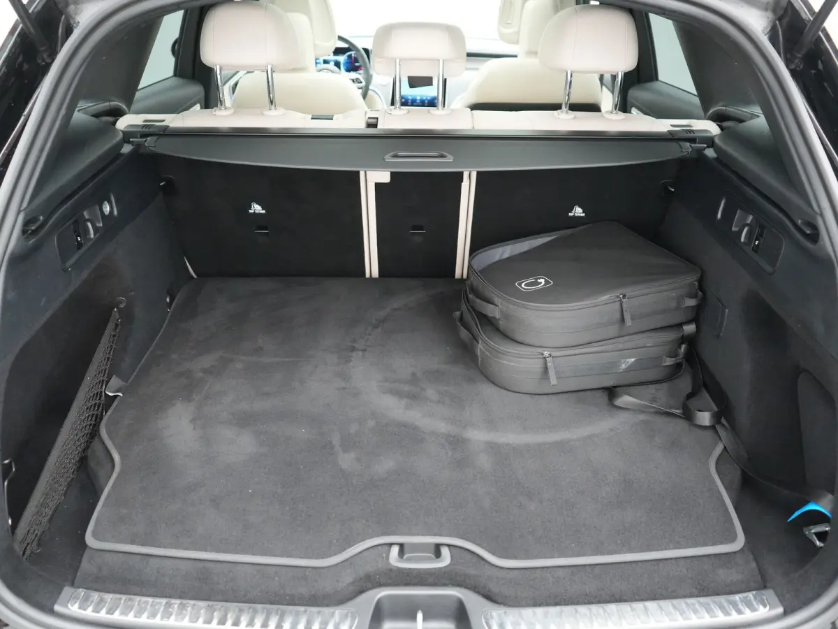 4MATIC Luxury Line PHEV Long Range 313pk Dealer O.H. | Trekhaak af Fabriek | Panodak | Sfeerverlichting | BLIS | Lederen Sportstoelen Memory & Verwarmd | Apple Carplay | Cruise Control | Nav