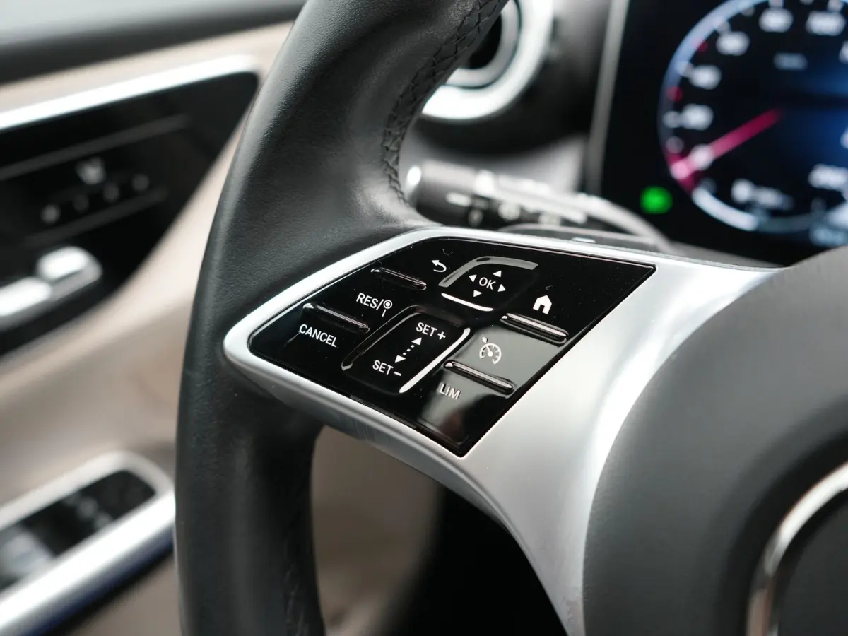 4MATIC Luxury Line PHEV Long Range 313pk Dealer O.H. | Trekhaak af Fabriek | Panodak | Sfeerverlichting | BLIS | Lederen Sportstoelen Memory & Verwarmd | Apple Carplay | Cruise Control | Nav