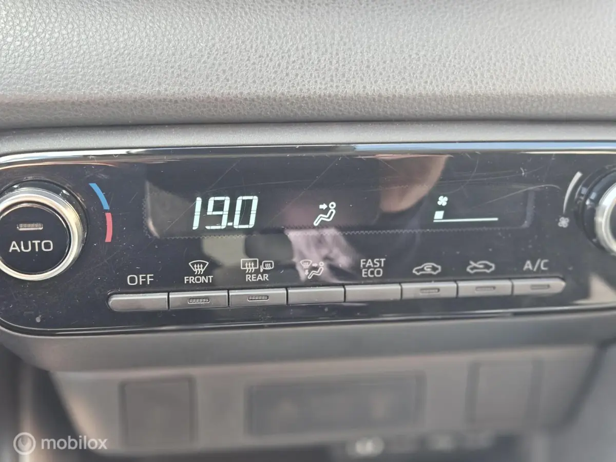1.5 Hybrid 115 Active Carplay/ Camera